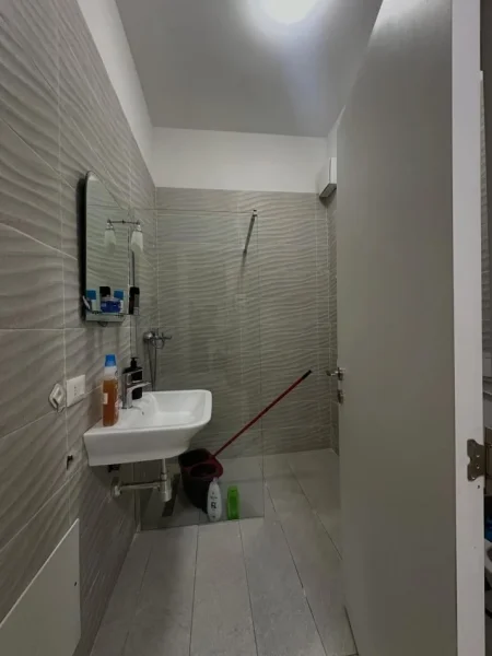 Tirane, shitet apartament 1+1+Ballkon Kati 5, 73 m² 197.100 € (Square 21)