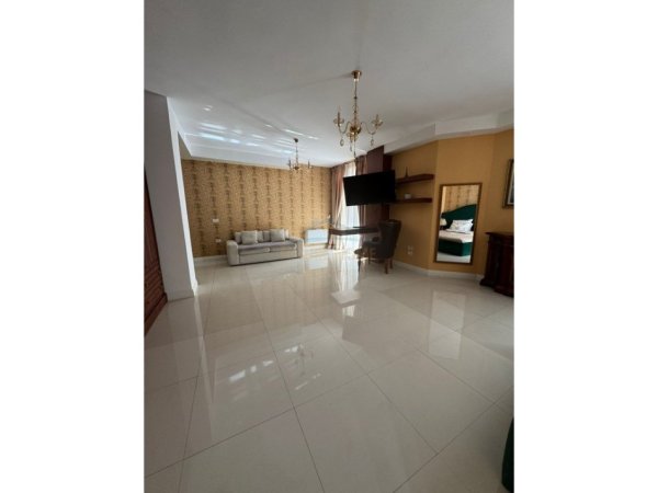 Tirane, shitet apartament 4+1 Kati 1, 192 m² (Bllok, pranë Rainbow.)