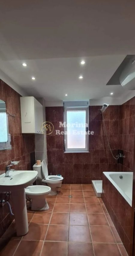 Tirane, jepet me qera apartament 2+1+Ballkon Kati 2, 110 m² 750 € (Pazari i Ri)