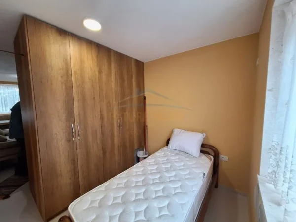 Tirane, jepet me qera apartament 2+1+Ballkon Kati 2, 70 m² 800 € 
