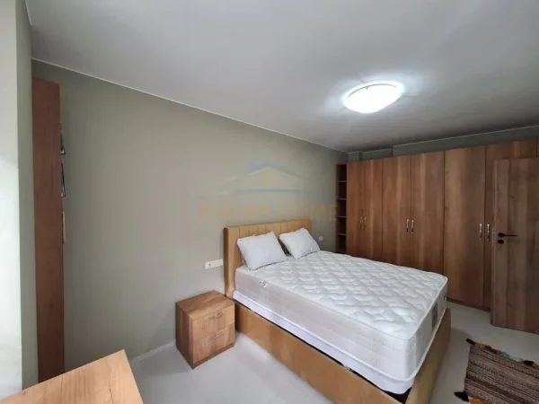 Tirane, jepet me qera apartament 2+1+Ballkon Kati 2, 70 m² 800 € 
