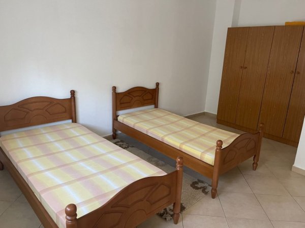 Tirane, jepet me qera apartament 2+1+Ballkon Kati 2, 85 m² 450 € (selita e vjeter)
