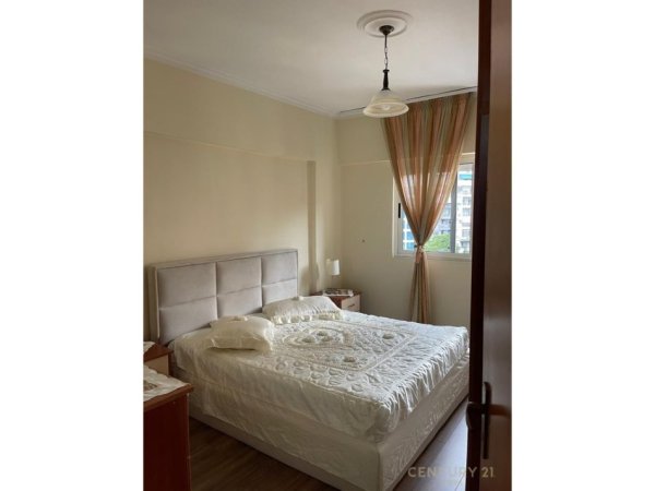 Tirane, jepet me qera apartament 2+1 Kati 7, 90 m² 700 € (Komuna e Parisit)