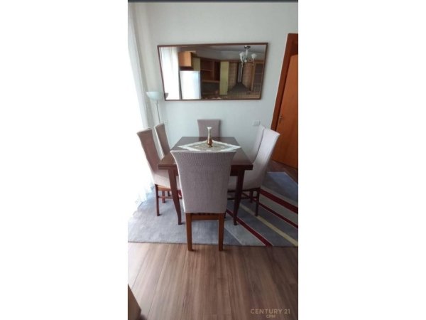 Tirane, jepet me qera apartament 2+1 Kati 7, 90 m² 700 € (Komuna e Parisit)