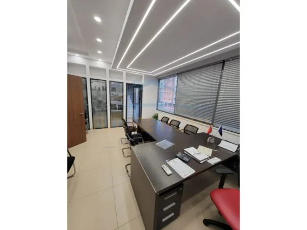 Tirane, shitet ambjent biznesi Kati 1, 448 m² 1.060.000 € (KINOSTUDIO)