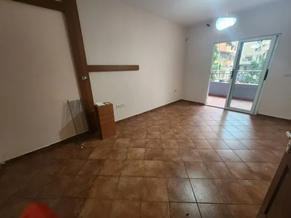 Tirane, shitet apartament 1+1 Kati 2, 86 m² 180.000 € (Komuna Parisit)