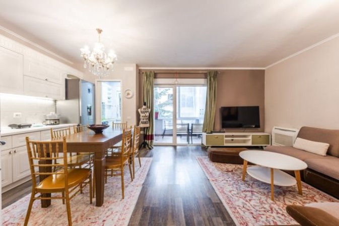 Tirane, jepet me qera apartament 2+1 Kati 1, 114 m² 900 € (Liqeni i thate)