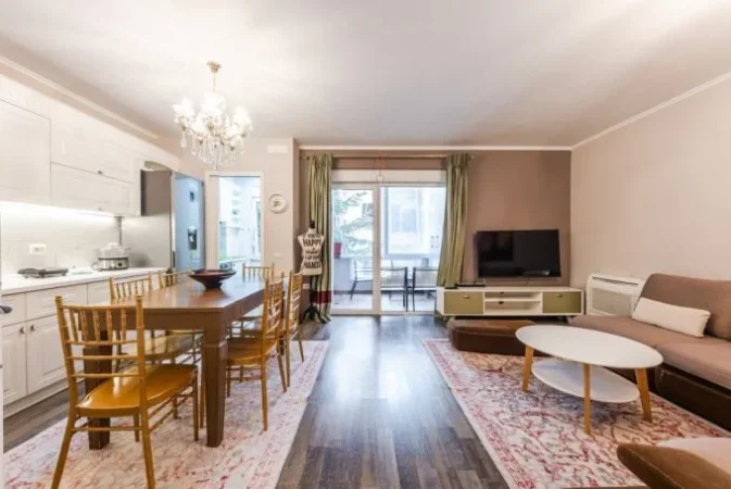 Tirane, jepet me qera apartament 2+1 Kati 1, 114 m² 900 € (Liqeni i thate)
