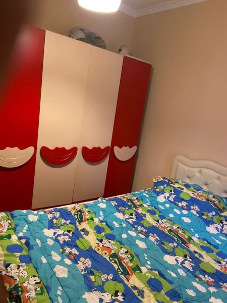 Tirane, jepet me qera apartament 1+1+Ballkon Kati 5, 65 m² 600 € (Bllok ,pallatet agimi)