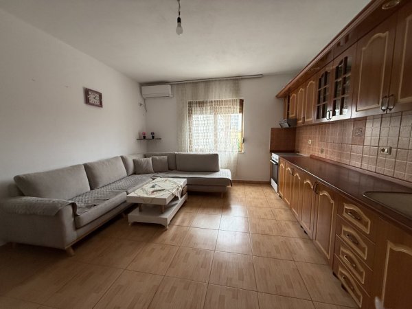 Tirane, jepet me qera apartament 2+1+Ballkon Kati 2, 350 € 