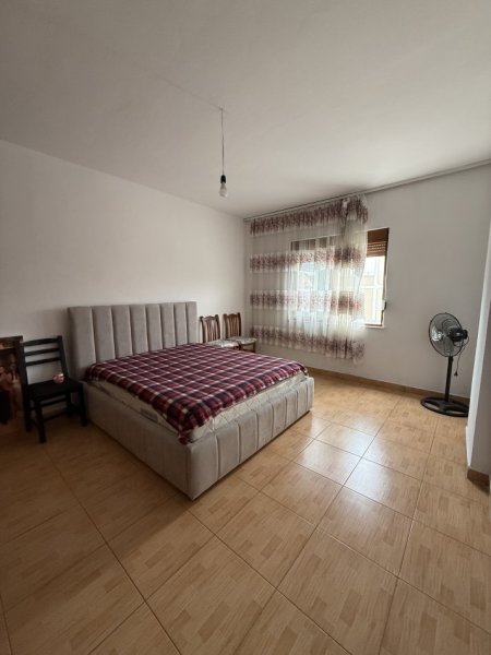 Tirane, jepet me qera apartament 2+1+Ballkon Kati 2, 350 € 