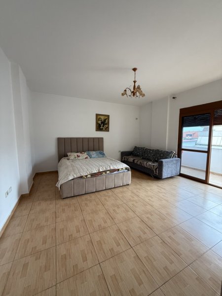 Tirane, jepet me qera apartament 2+1+Ballkon Kati 2, 350 € 