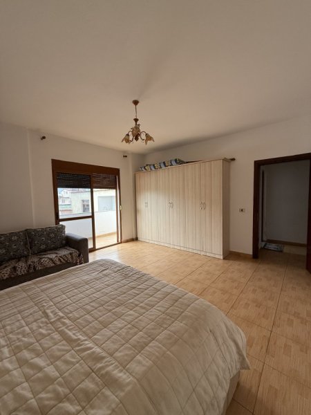 Tirane, jepet me qera apartament 2+1+Ballkon Kati 2, 350 € 