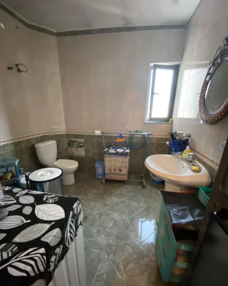 Tirane, shitet apartament 2+1+Ballkon Kati 8, 96 m² 144.000 € (21 DHJETORI, PERBALLE SPAR)