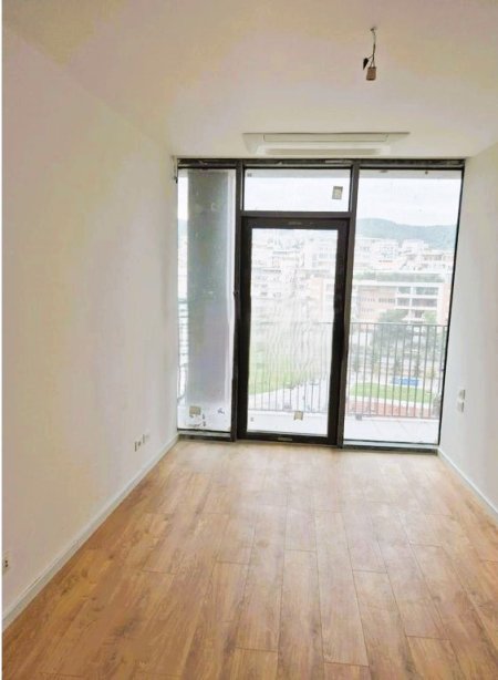 Tirane, jepet me qera zyre Kati 5, 115 m² 1.900 € (LAKE VIEW)