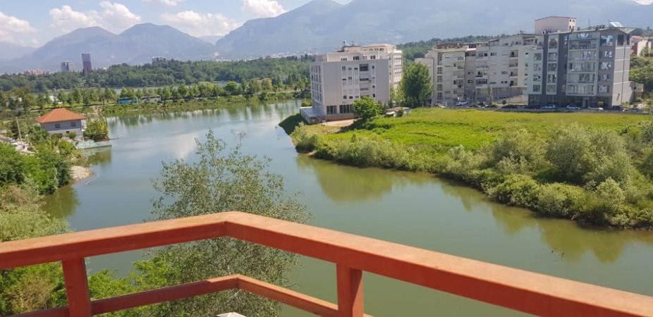 Tirane, jepet me qera apartament 4+1+Aneks+Ballkon , 210 m² 1.200 € 