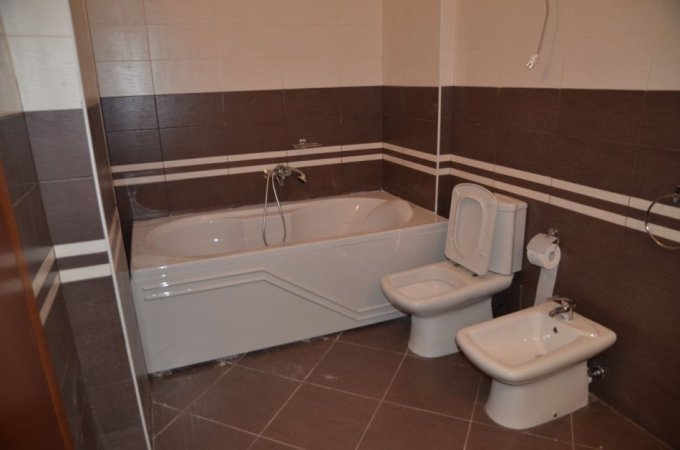 Tirane, jepet me qera apartament 4+1+Aneks+Ballkon , 210 m² 1.200 € 