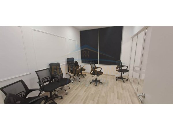 Tirane, shitet ambjent biznesi Kati 0, 138 m² 460.000 € (Bulevardi Zhan D&#039;ark)