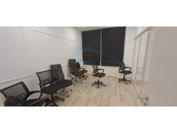 Tirane, shitet ambjent biznesi Kati 0, 138 m² 460.000 € (Bulevardi Zhan D'ark)