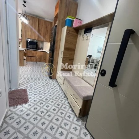 Tirane, jepet me qera apartament 1+1+Ballkon Kati 10, 65 m² 510 € (Yzberisht, Spitali Amerikan 3)