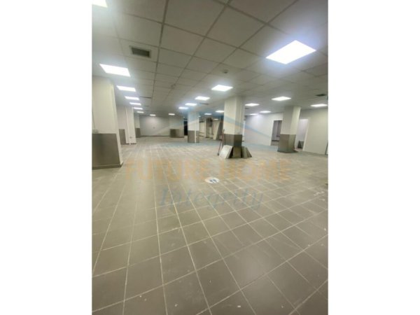 Tirane, shitet ambjent biznesi Kati 0, 604 m² 1.000.000 € (Bulevardi Zhan D&#039;ark)