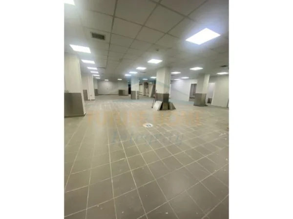 Tirane, shitet ambjent biznesi Kati 0, 604 m² 1.000.000 € (Bulevardi Zhan D'ark)