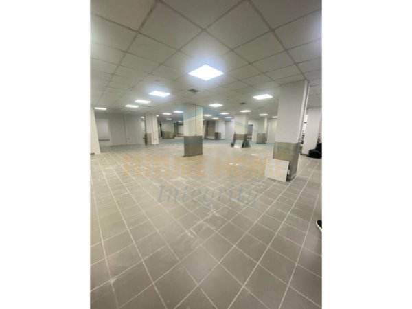 Tirane, shitet ambjent biznesi Kati 0, 604 m² 1.000.000 € (Bulevardi Zhan D&#039;ark)