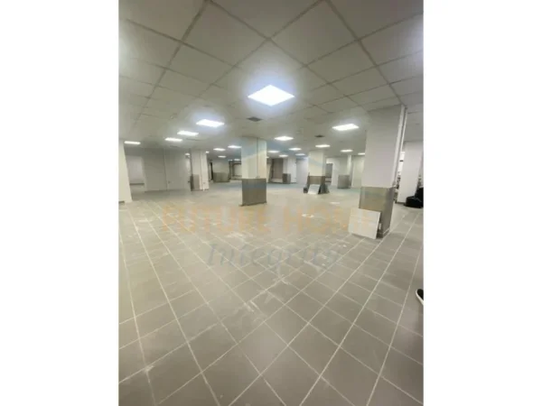 Tirane, shitet ambjent biznesi Kati 0, 604 m² 1.000.000 € (Bulevardi Zhan D'ark)