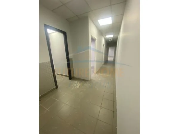 Tirane, shitet ambjent biznesi Kati 0, 604 m² 1.000.000 € (Bulevardi Zhan D'ark)