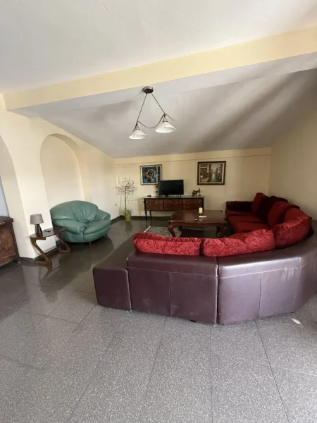 Tirane, jepet me qera apartament 2+1+Ballkon , 98 m² 450 € 