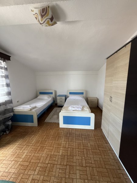 Tirane, jepet me qera apartament 2+1+Ballkon , 98 m² 450 € 