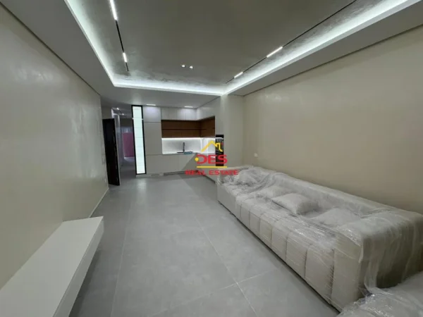 Vlore, jepet me qera apartament 2+1+Ballkon Kati 2, 100 m² 700 € (Rruga Sadik Zotaj)