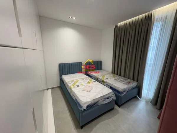 Vlore, jepet me qera apartament 2+1+Ballkon Kati 2, 100 m² 700 € (Rruga Sadik Zotaj)