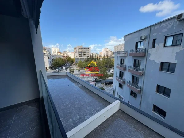 Vlore, jepet me qera apartament 2+1+Ballkon Kati 2, 100 m² 700 € (Rruga Sadik Zotaj)