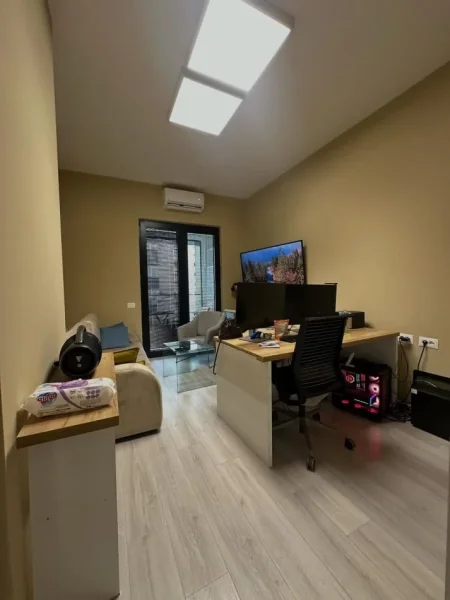 Tirane, shitet apartament 1+1+Ballkon , 73 m² 197.000 € (Square21)