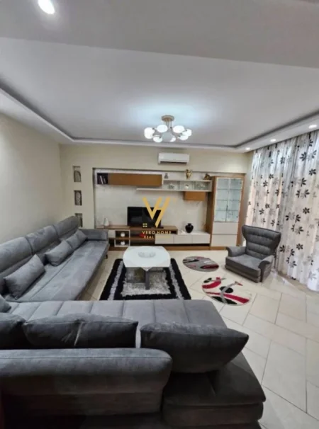 Tirane, jepet me qera apartament 2+1+Ballkon Kati 2, 80 m² 700 € (LIQENI I THATE)