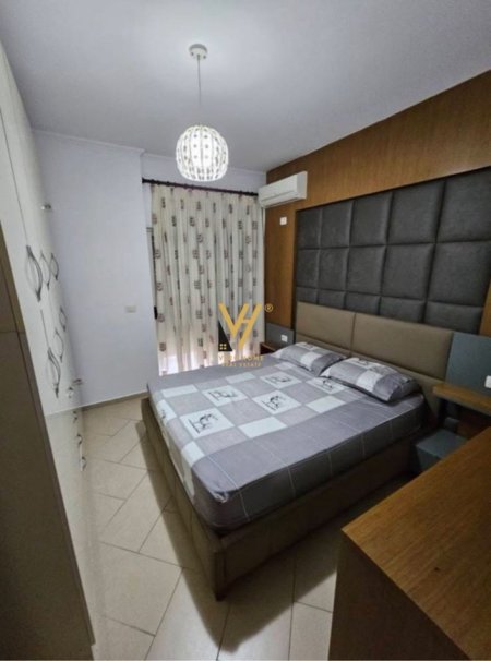Tirane, jepet me qera apartament 2+1+Ballkon Kati 2, 80 m² 700 € (LIQENI I THATE)