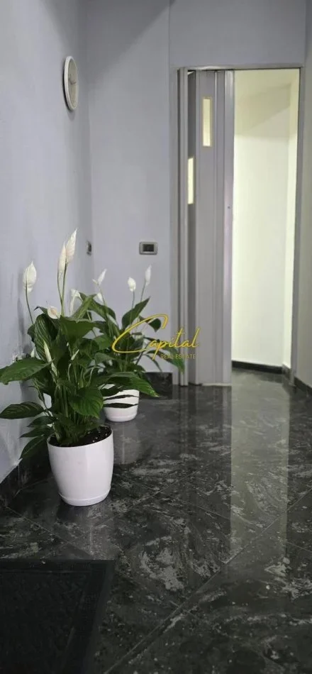 Tirane, jepet me qera apartament 1+1 Kati 2, 30 m² 500 € (RRUGA E DIBRES)