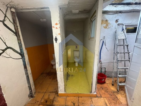 Tirane, jap me qera ambjent biznesi Kati 0, 200 m² 650 € (Pazari i Ri ambient biznesi)