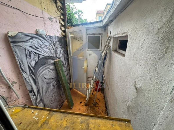 Tirane, jap me qera ambjent biznesi Kati 0, 200 m² 650 € (Pazari i Ri ambient biznesi)