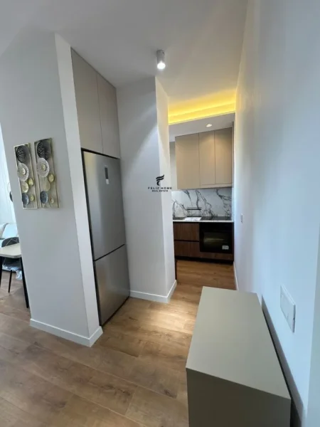 Tirane, jepet me qera apartament 1+1 Kati 9, 68 m² 800 € (komuna e parisit)