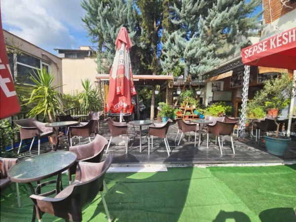 Tirane, jepet me qera bar-resorant Kati 1, 700 m² 3.000 € 
