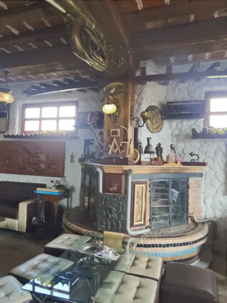 Tirane, jepet me qera bar-resorant Kati 1, 700 m² 3.000 € 