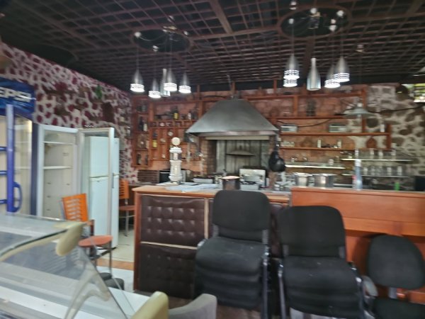 Tirane, jepet me qera bar-resorant Kati 1, 700 m² 3.000 € 