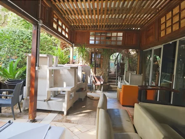 Tirane, jepet me qera bar-resorant Kati 1, 700 m² 3.000 € 