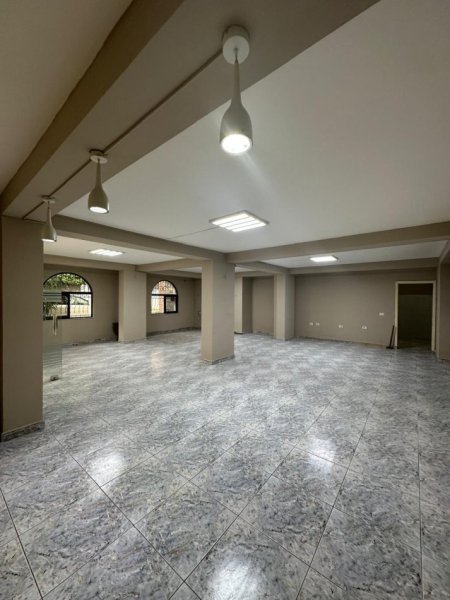 Tirane, jepet me qera ambjent biznesi Kati 0, 138 m² 700 € (Rruga Sitki Cico)
