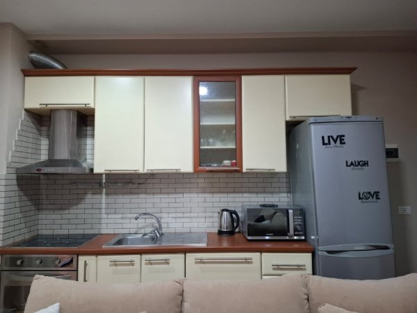 Hera e pare me Qera: Super Apartament ne Qendër të Tiranës - Brenda Galerise 2+1+2wc & Ballkon (( 800€/Muaj ))