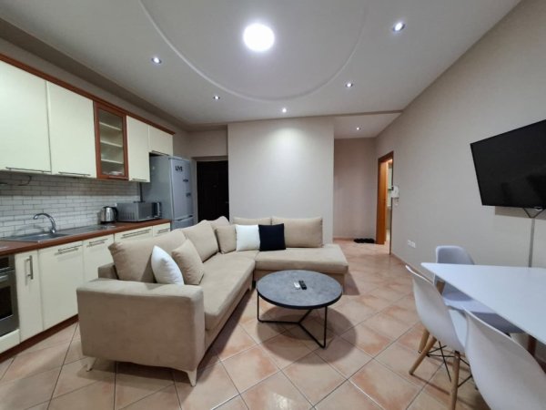 Hera e pare me Qera: Super Apartament ne Qendër të Tiranës - Brenda Galerise 2+1+2wc & Ballkon (( 800€/Muaj ))