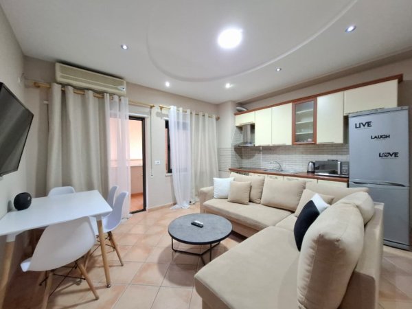 Hera e pare me Qera: Super Apartament ne Qendër të Tiranës - Brenda Galerise 2+1+2wc & Ballkon (( 800€/Muaj ))