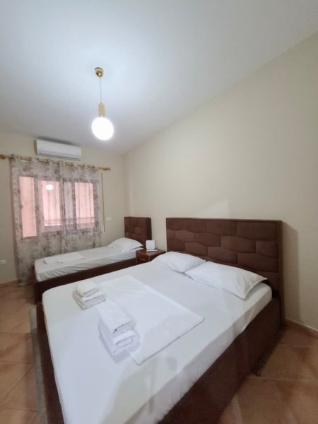 Hera e pare me Qera: Super Apartament ne Qendër të Tiranës - Brenda Galerise 2+1+2wc & Ballkon (( 800€/Muaj ))